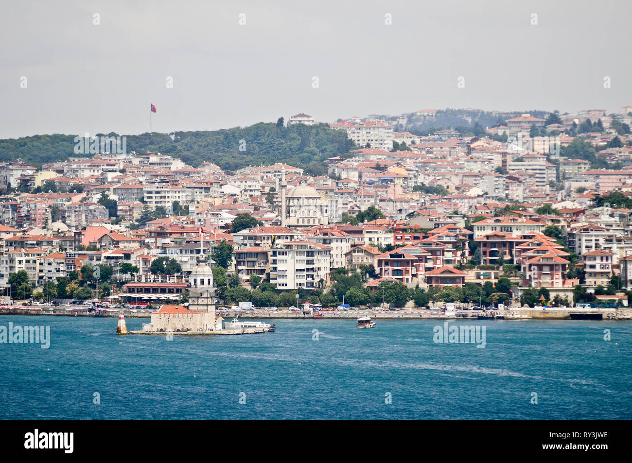 Uskudar e lo stretto del Bosforo, Istanbul, Turchia Foto Stock