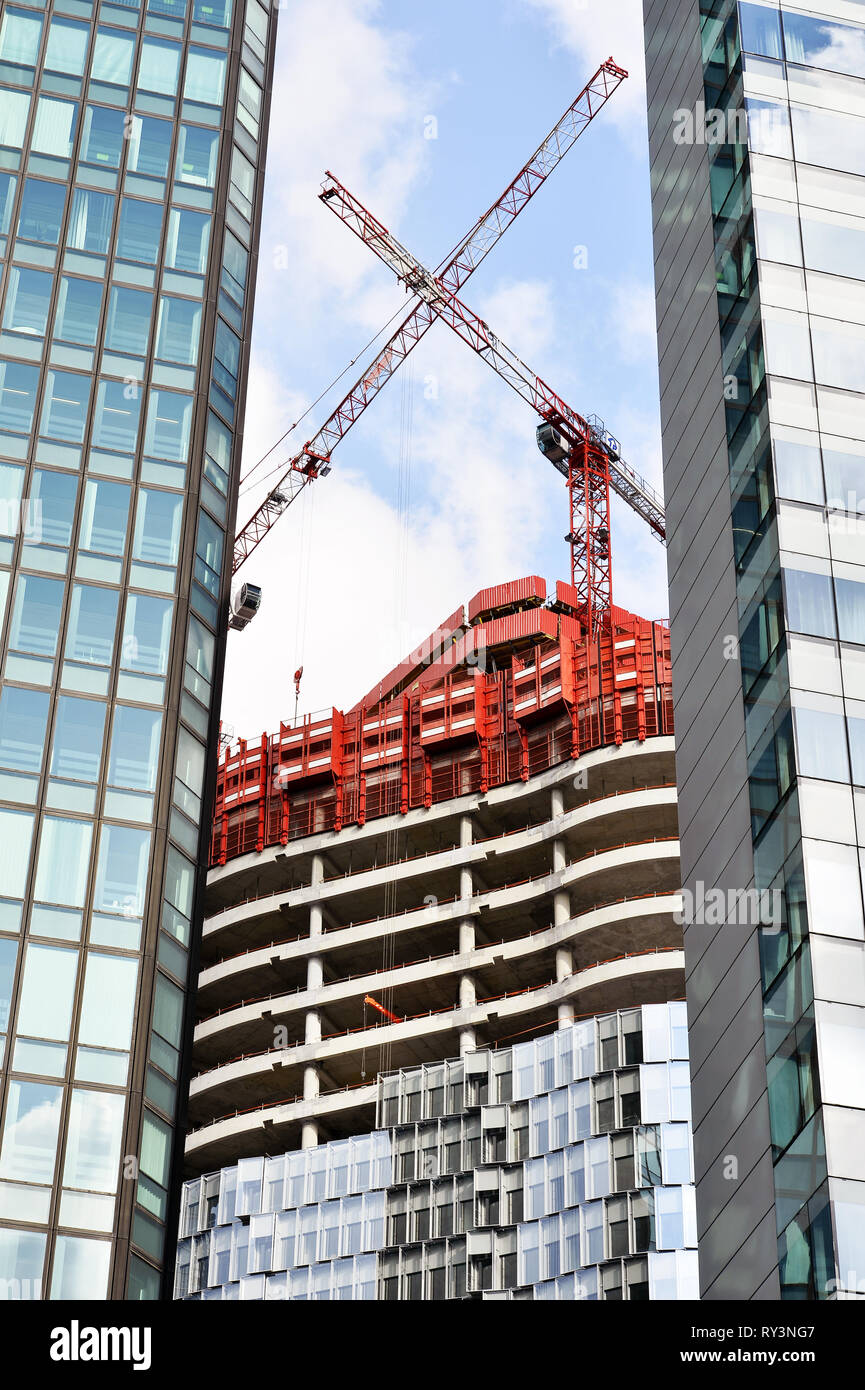 Alto la costruzione della torre - La Défense - Francia Foto Stock