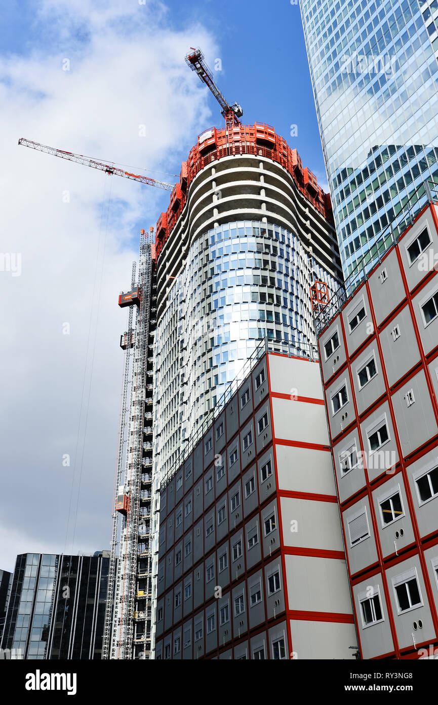 Alto la costruzione della torre - La Défense - Francia Foto Stock