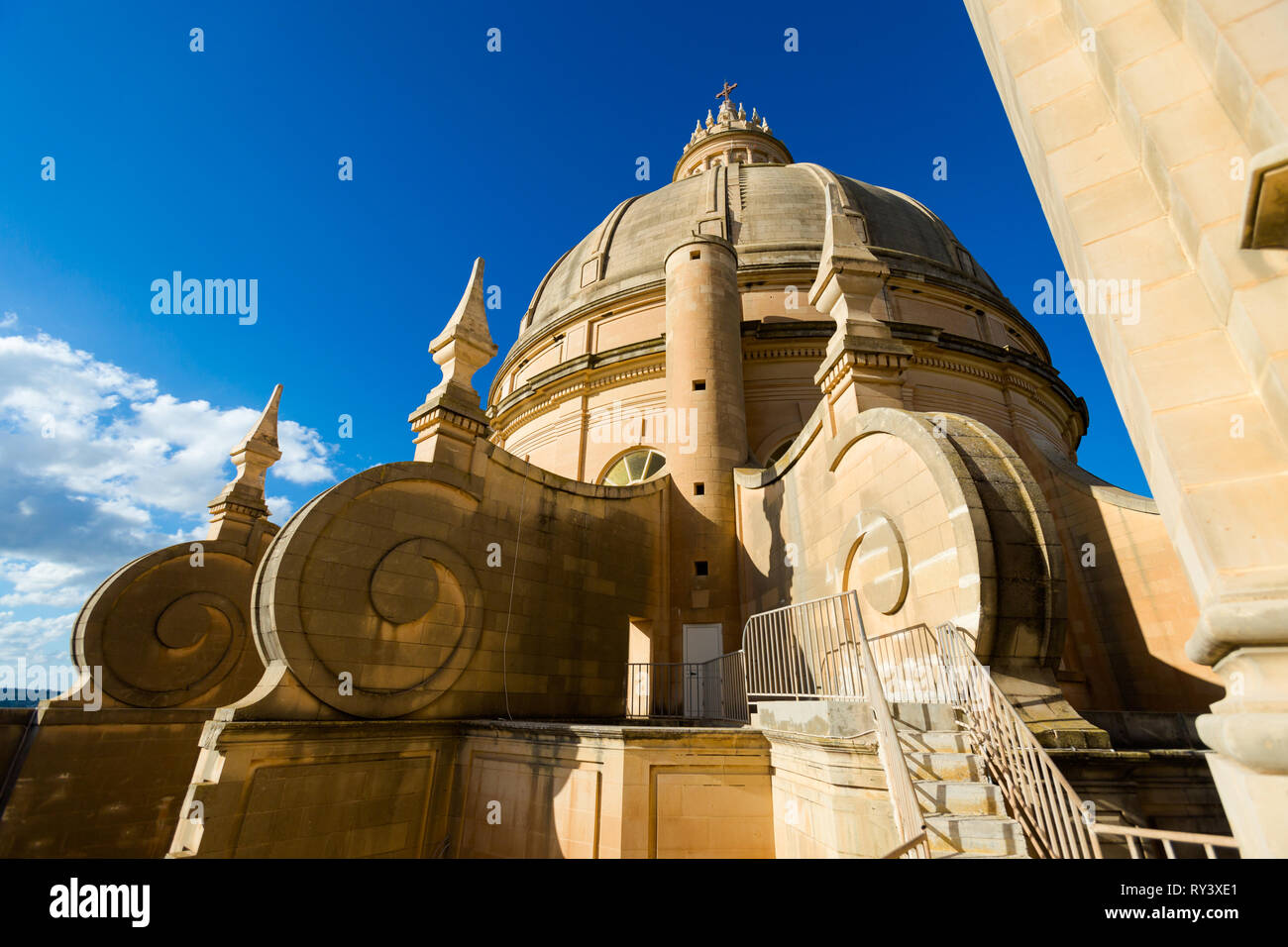 Grande chiesa di San Giovanni Baptis sull isola di Gozo. Architettura sacrale di Malta. Foto Stock