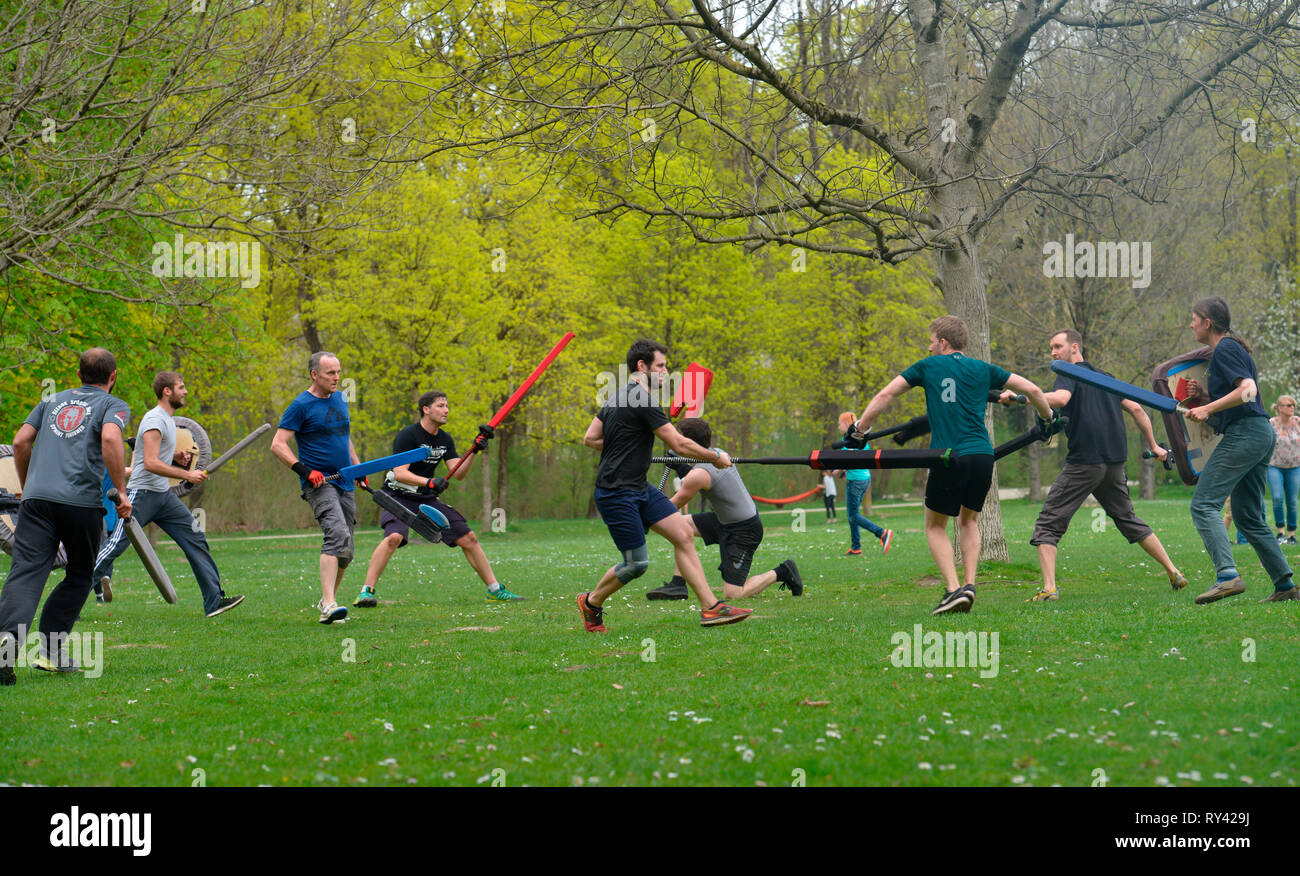 Spiel Jugger, Englischer Garten Monaco di Baviera, Deutschland Foto Stock