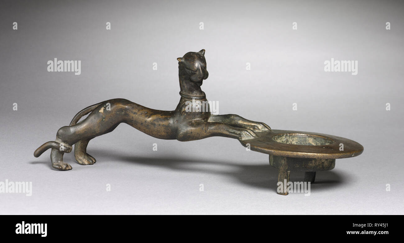 Feline-Handled bruciatore di incenso, c. 100. Parthian, Iran, eventualmente Burudjird, c. AD 100. Bronzo, cast; complessivo: 11,6 cm (4 9/16 in Foto Stock