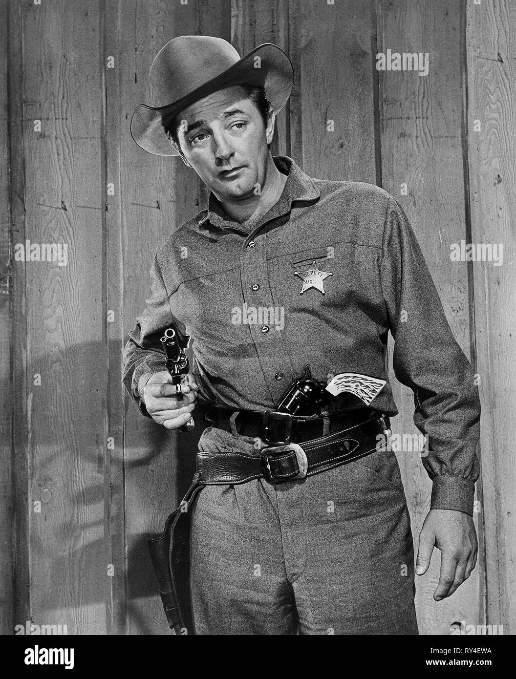 ROBERT MITCHUM, L UOMO CON LA PISTOLA, 1955 Foto Stock