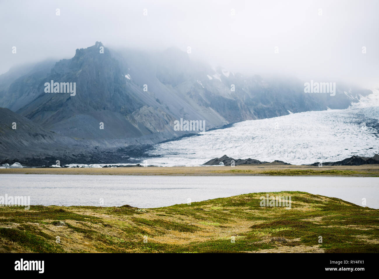 Il lago glaciale Breidarlon. Vatnajokull National Park, l'Islanda, l'Europa. Straordinaria attrazione turistica Foto Stock