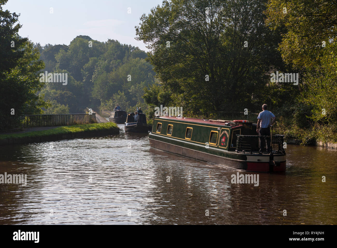 Narrowboat traffico in Chirk piscina, il grande bacino tra Chirk Tunnel e Acquedotto Chirk sulla Llangollen Canal, Wrexham, Galles Foto Stock