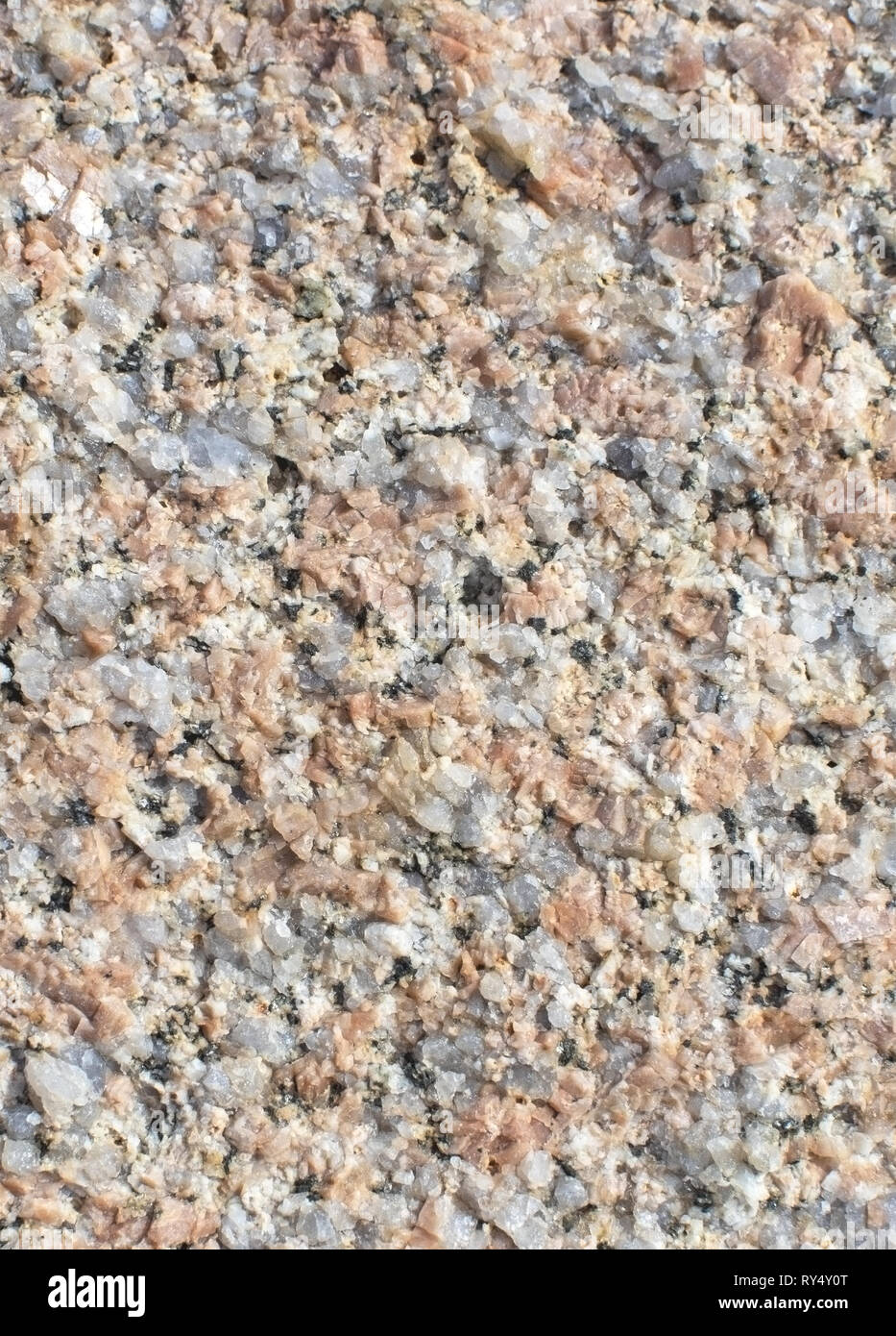 Superficie in granito texture di sfondo closeup mostra di grandi cristalli di colore marrone, feldspato e quarzo nero biotite. Foto Stock