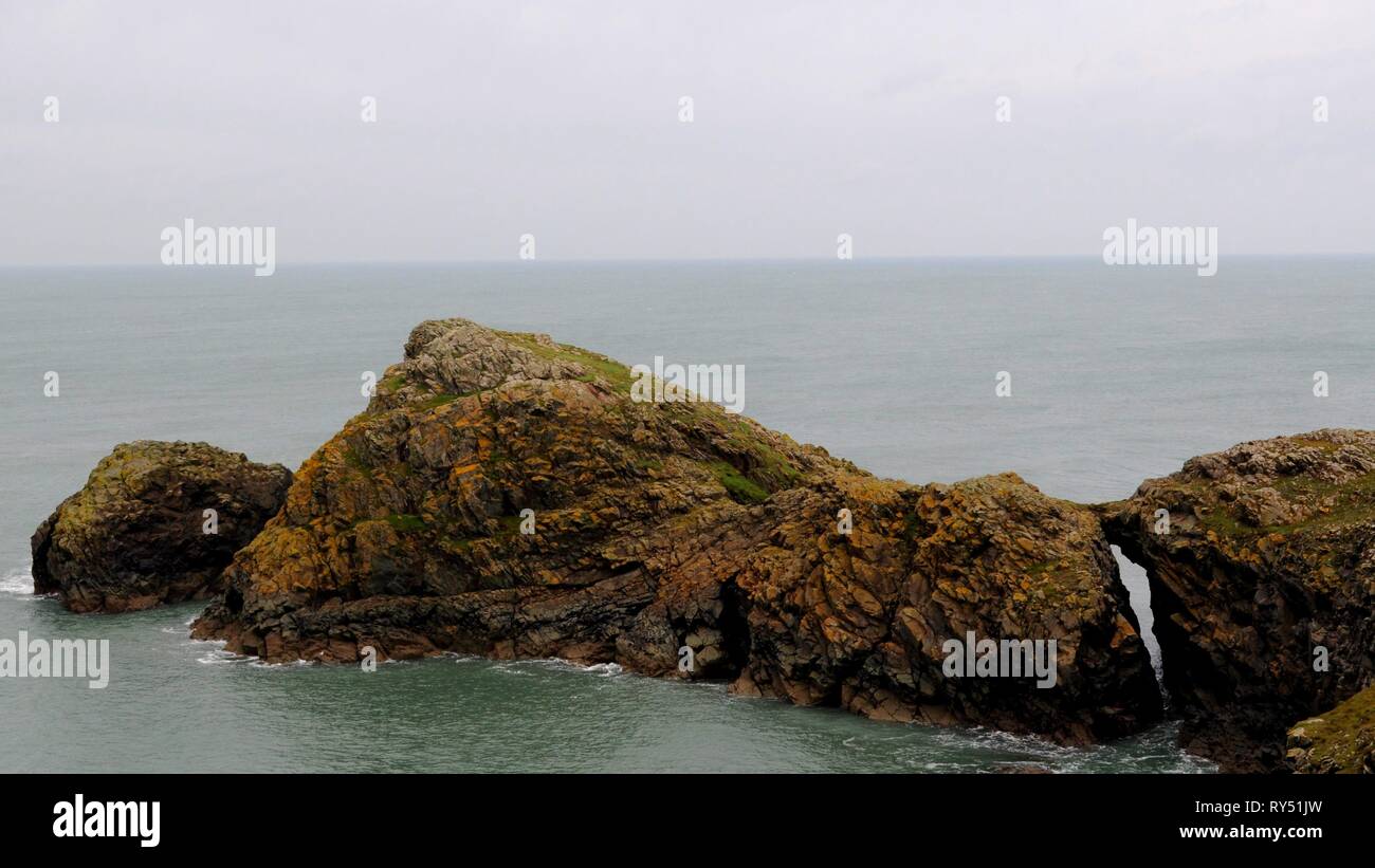 Estremità settentrionale del Traeth Llyfn bay, Pembrokeshire, Regno Unito. Foto Stock