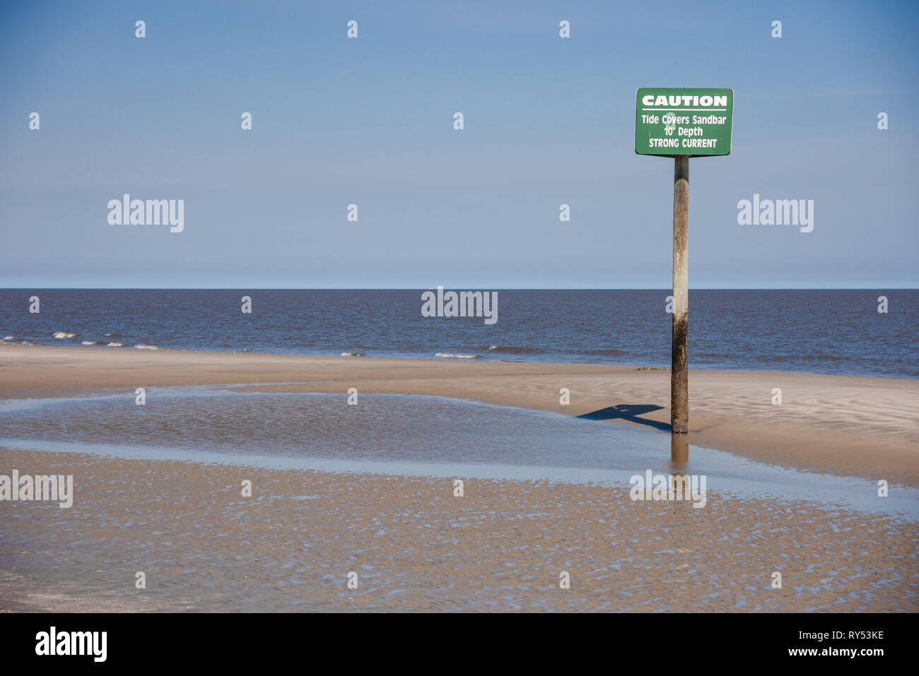 Segno di avvertimento Post di oceano forte corrente di marea su Jekyll Island GA Foto Stock