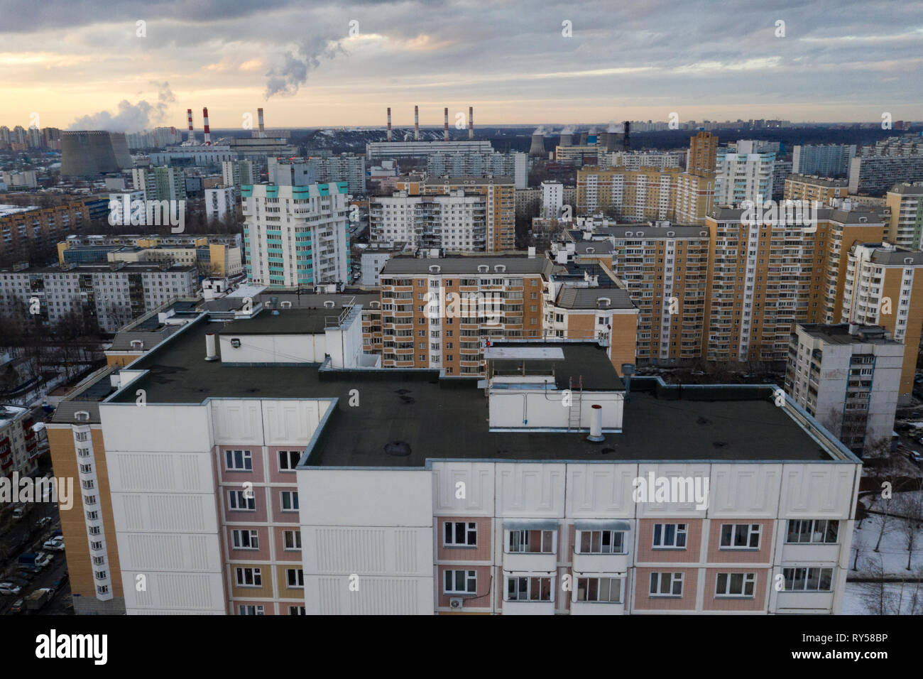 Una vista in pianta del pannello di tipiche case di zona notte nella città di Mosca, Russia Foto Stock