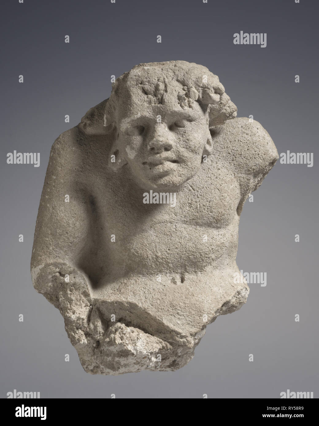 Voce maschile Atlantean figura, 300s. Afghanistan, eventualmente Hadda, periodo Kushan (c. 80-320). Stucco; complessivo: 19,4 cm (7 5/8 Foto Stock