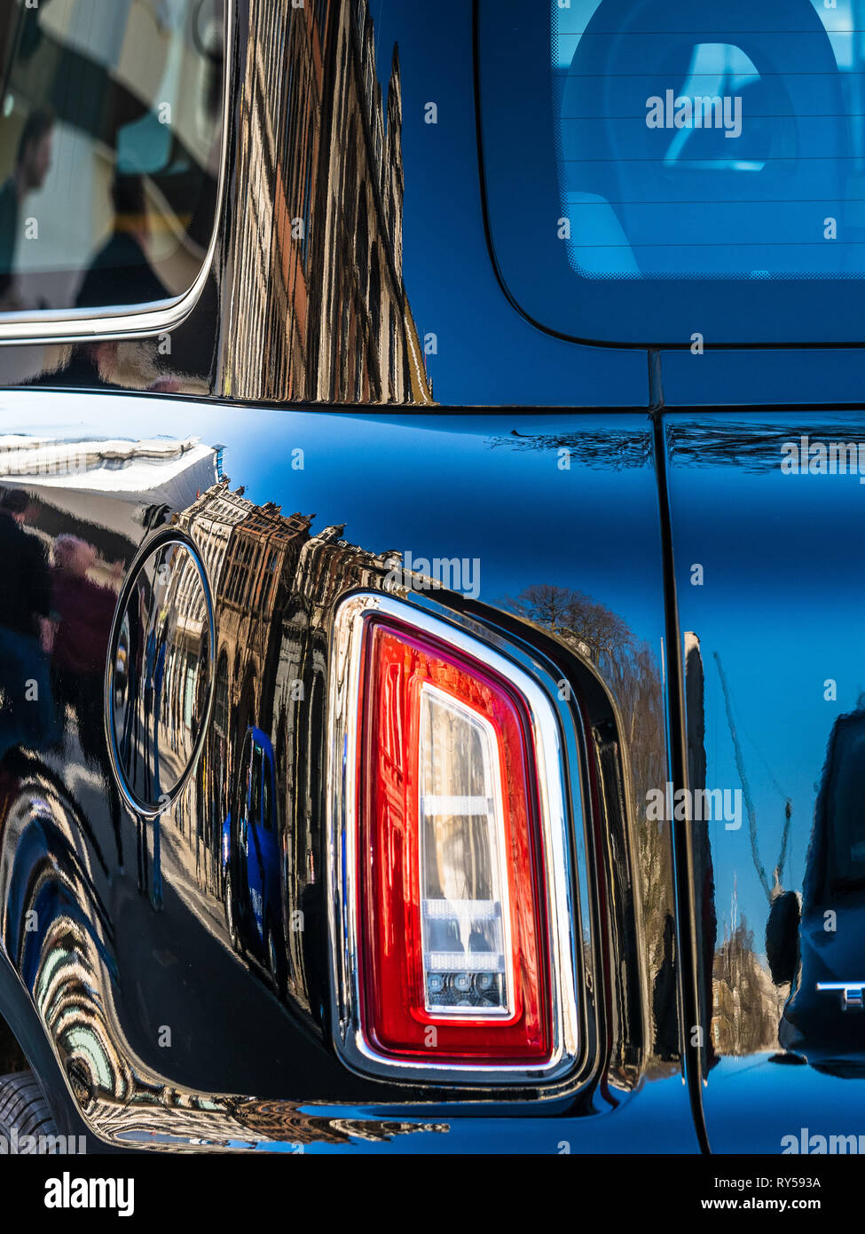 Londra Taxi vista posteriore - London Black Cab - Vista posteriore di un LECV TX eCity Black Cab Foto Stock