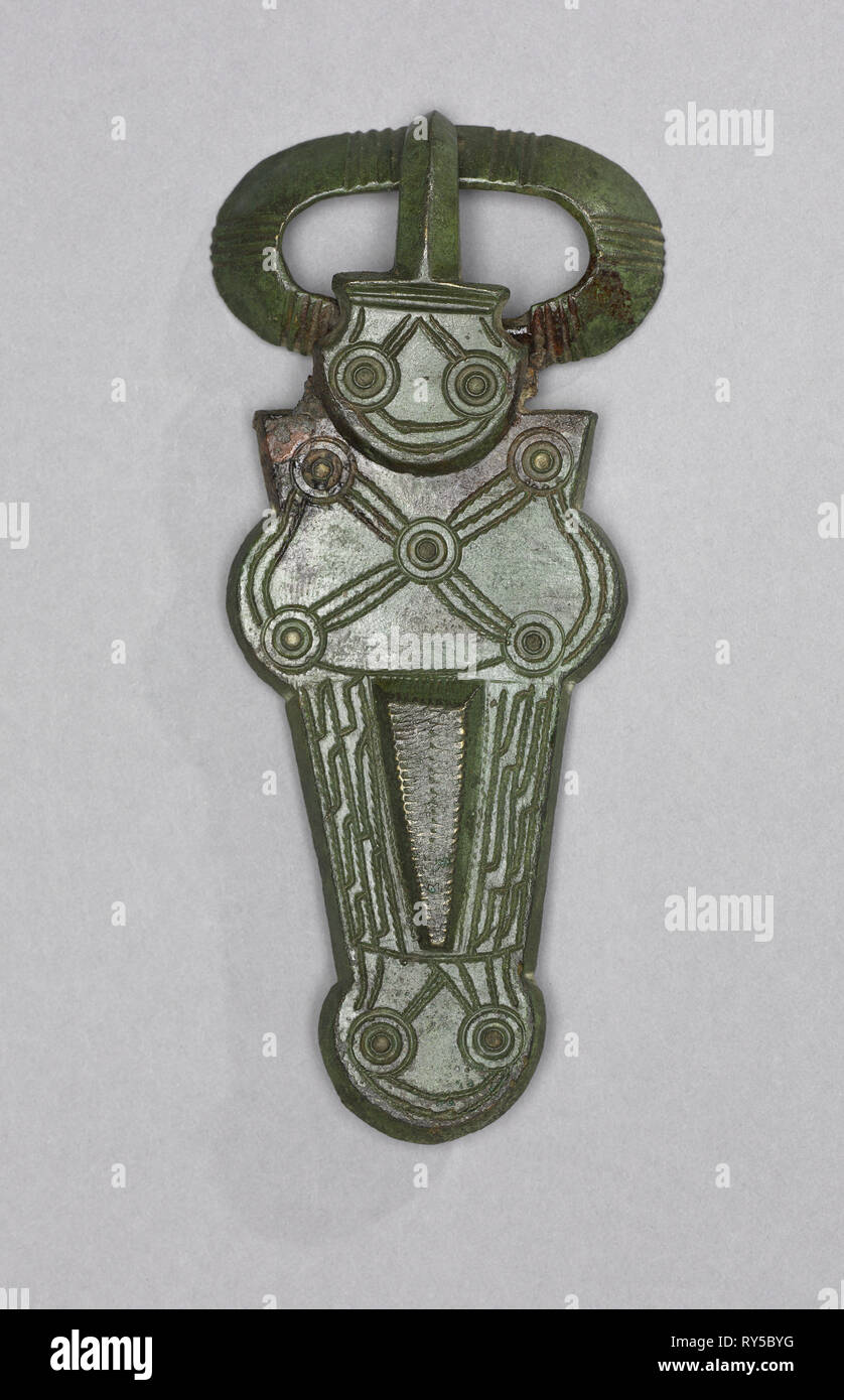 La fibbia, 500s. Francone(?), il periodo di migrazione, VI secolo a. Ottone; complessivo: 11,8 cm (4 5/8 Foto Stock