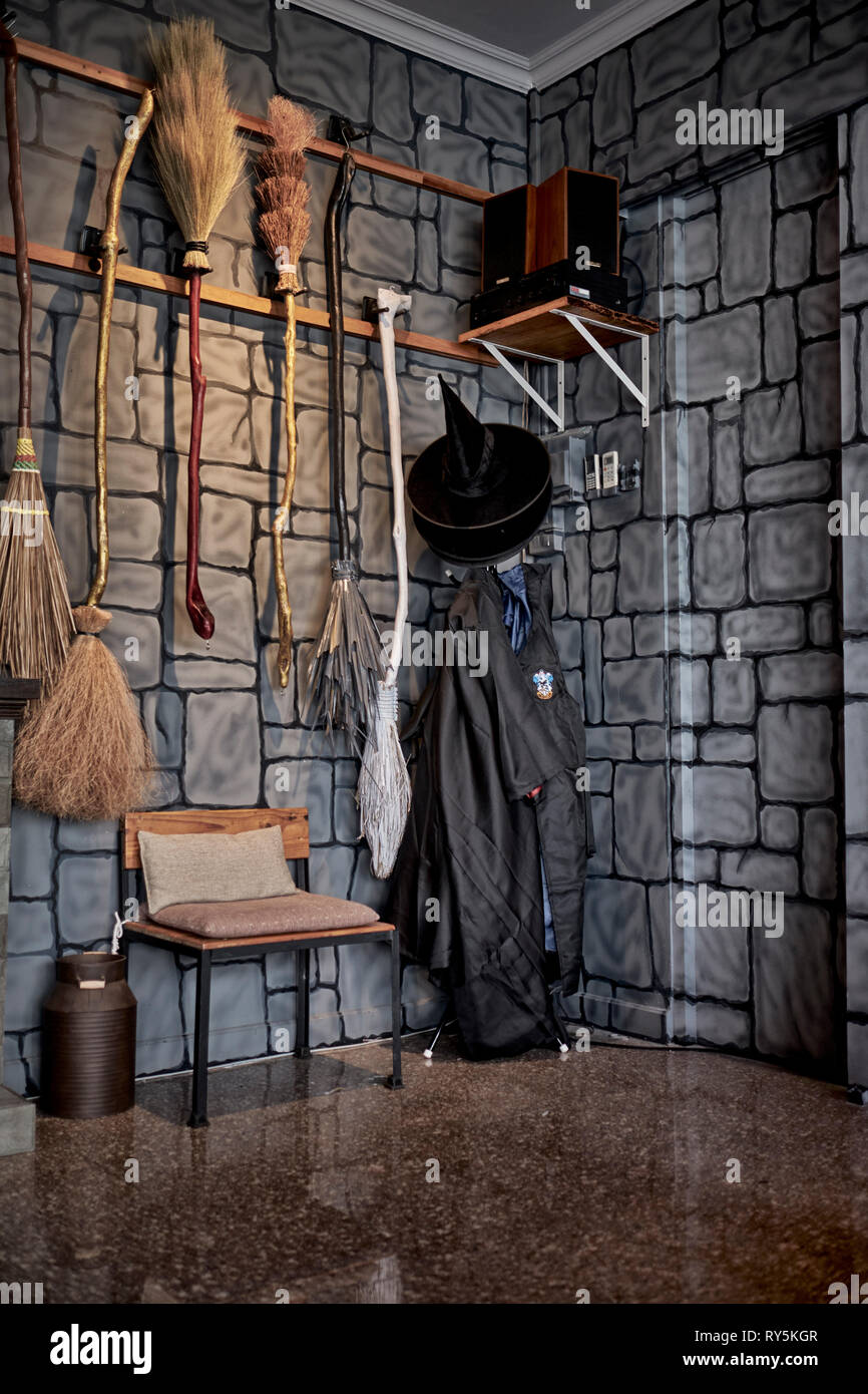 Harry Potter e la scuola di Hogwarts tema Ristorante e bar caffetteria- Sip'n Go, Pattaya Thailandia Foto Stock