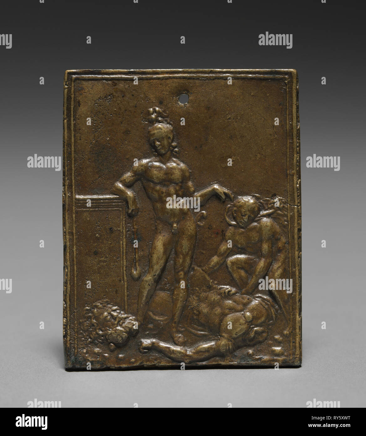 David trionfante sul Golia, tardo quattrocento - primi 1500s. Moderno (Italiano, 1467-1528). Bronzo; complessivo: 7 x 5,8 cm (2 3/4 x 2 5/16 in Foto Stock