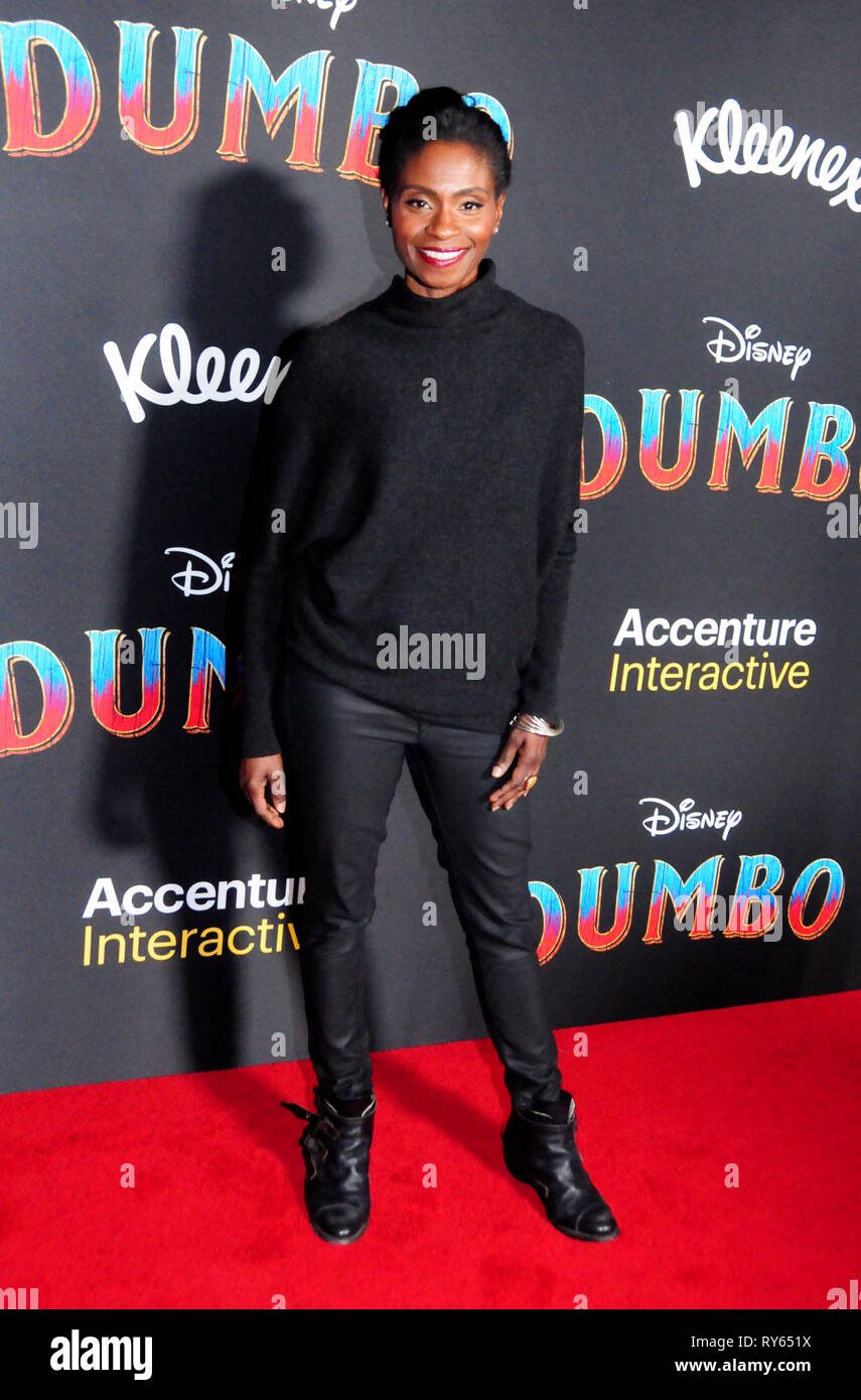 Hollywood, Stati Uniti d'America. Undicesimo Mar, 2019. HOLLYWOOD, CA - MARZO 11: attrice Adina Porter assiste Disney's 'Dumbone' Premiere su Marzo 11, 2019 a El Capitan Theater di Hollywood, in California. Foto di Barry re/Alamy Live News Foto Stock