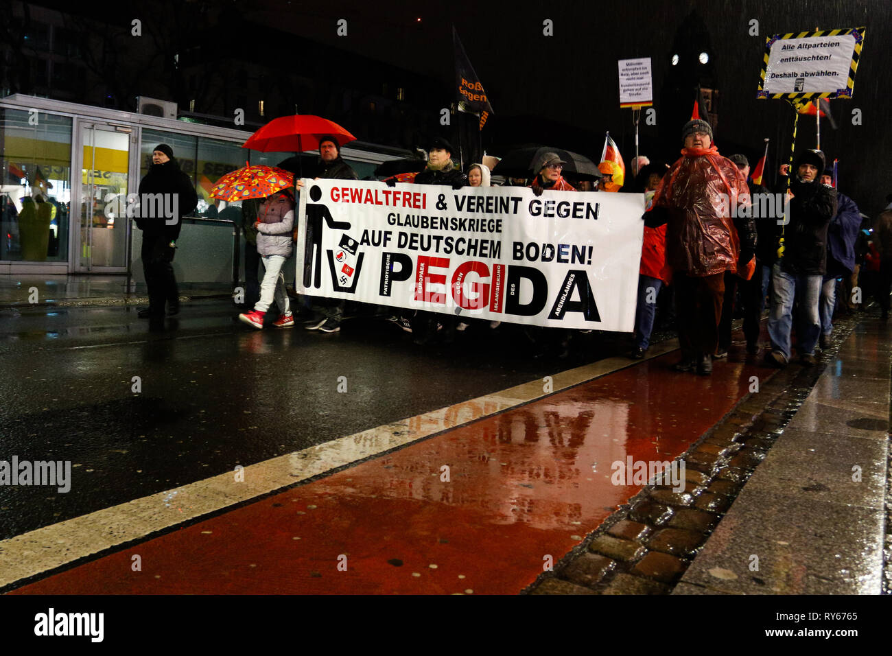 Dresden, Germania, 11 marzo 2019 antifascista di protesta a Dresda, Credito: Lidia Mukhamadeeva/Alamy Live News Credito: Lidia Mukhamadeeva/Alamy Live News Foto Stock