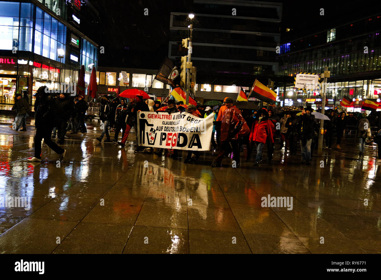 Dresden, Germania, 11 marzo 2019 antifascista di protesta a Dresda, Credito: Lidia Mukhamadeeva/Alamy Live News Credito: Lidia Mukhamadeeva/Alamy Live News Foto Stock