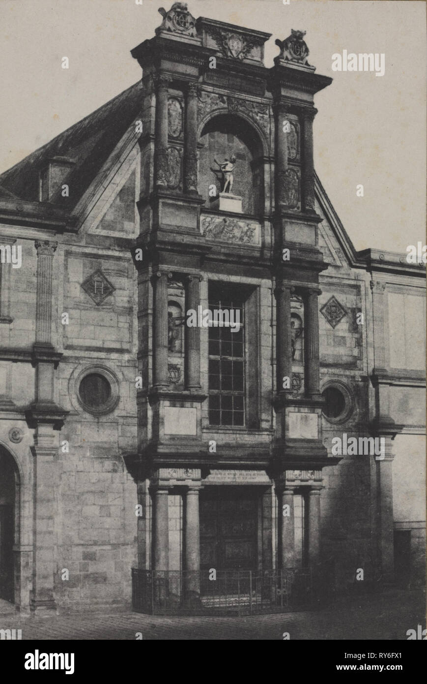 Portico del Château d'Anett, ora presso la École des Beaux-Arts, Parigi, 1851. Charles Marville (Francese, 1816-1879). Carta salata stampa, Blanquart-Évrard processo, dalla carta cerata negativo; immagine: 21,1 x 14,2 cm (8 5/16 x 5 9/16 in.); mascherino: 66 x 55,9 cm (26 x 22 Foto Stock