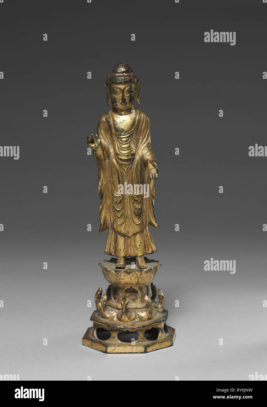 Statua di Amitabha, 700s. Corea, Unified Silla unito (668 - 935). In bronzo dorato; complessivo: 22,5 x 7,2 x 7,2 cm (8 7/8 x 2 13/16 x 2 13/16 in Foto Stock