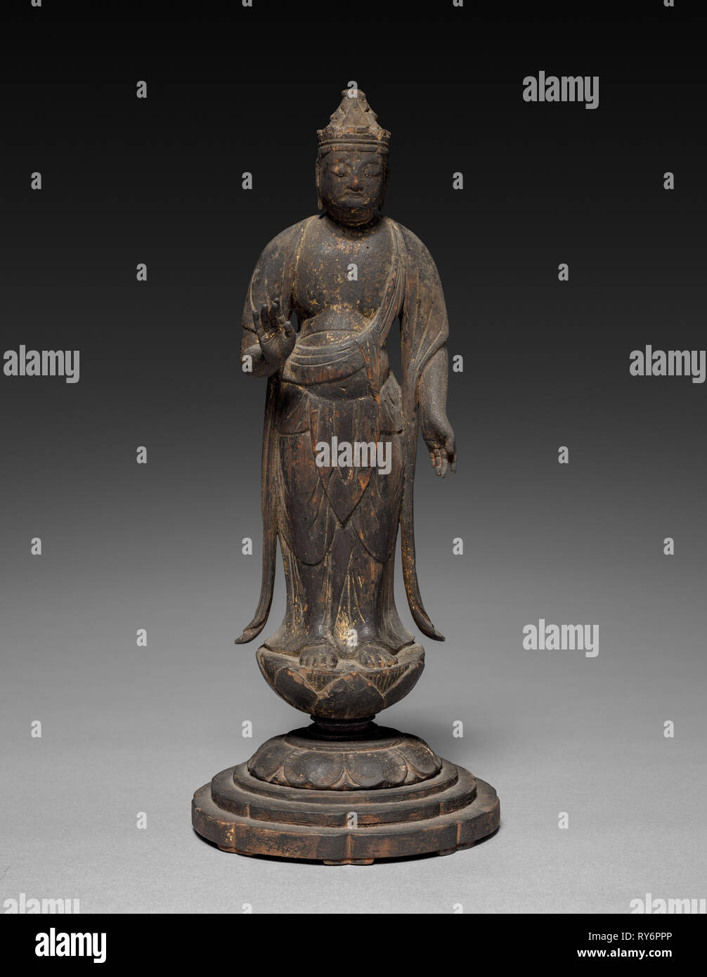 Di Kannon, XI secolo. Giappone, Periodo Heian (794-1185). Legno con tracce di vernice e doratura; complessivo: 27,5 cm (10 13/16 in Foto Stock