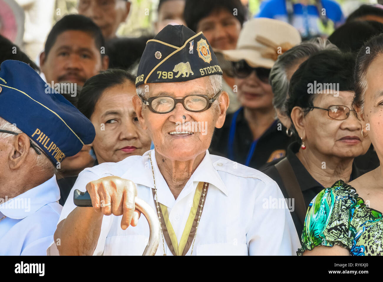 Il veterano della Seconda guerra mondiale a sorridere a 74Bataan Giorno Anniversario - Capas Santuario, Tarlac, Filippine Foto Stock