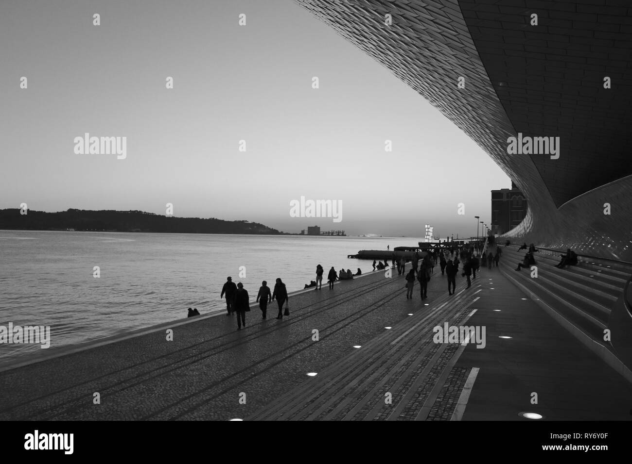 La MAAT - Museo di Arte, Architettura e Tecnologia è Lisbona Portogallo. Foto Stock