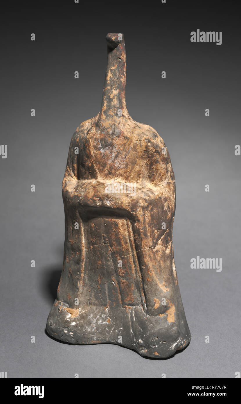 Camera Mortuaria la figura del segno zodiacale: serpente (Vergine), 500s. Cina, Northern Wei dynasty (386-534). Terracotta grigio con tracce di slittamento; complessivo: 22,6 cm (8 7/8 in Foto Stock