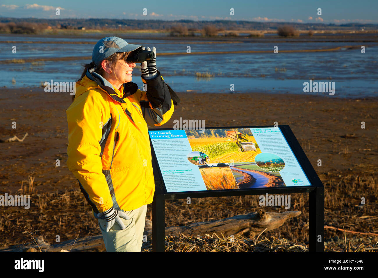 Birdwatching con segno interpretative, Fir isola riserva fattorie, Skagit Area faunistica, Washington Foto Stock