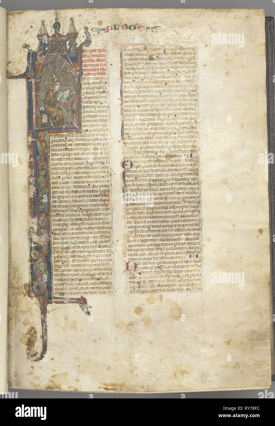 Fol. ir: prologo, san Girolamo, grandi historiated ho iniziale, il Santo in un abito marrone iscritto presso una scrivania in una gotica cornice architettonica, con full-length confine di fogliame e ibridi di piccole dimensioni, una lepre, un cane e un grottesco appollaiato sulla chioma estensioni, c. 1275-1300. Il sud della Francia, Toulouse(?), del XIII secolo. Legato manoscritto illuminato in latino; marrone marocco vincolante; inchiostro, tempera e oro su pergamena; 533 lascia Foto Stock