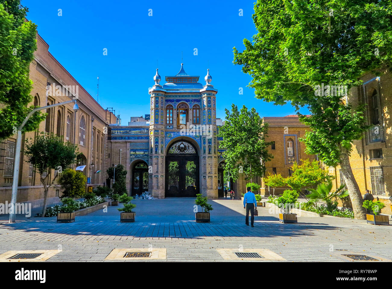 Tehran Sardar-e Bagh-e gate del giardino nazionale alla luce del giorno Foto Stock