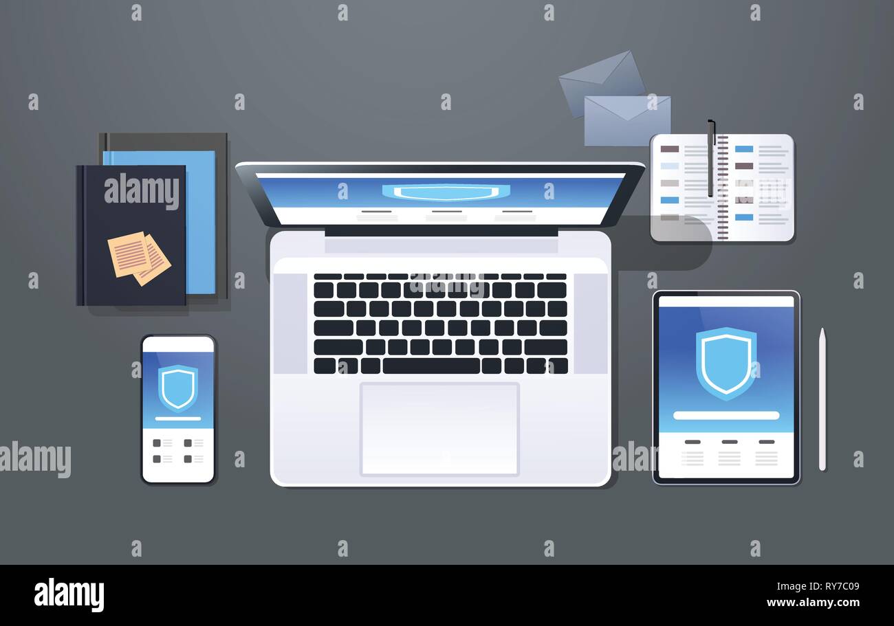 Protezione dei dati internet security shield informativa privacy il concetto di sicurezza alto angolo di vista notebook desktop tablet lo schermo dello smartphone accesso protetto Illustrazione Vettoriale