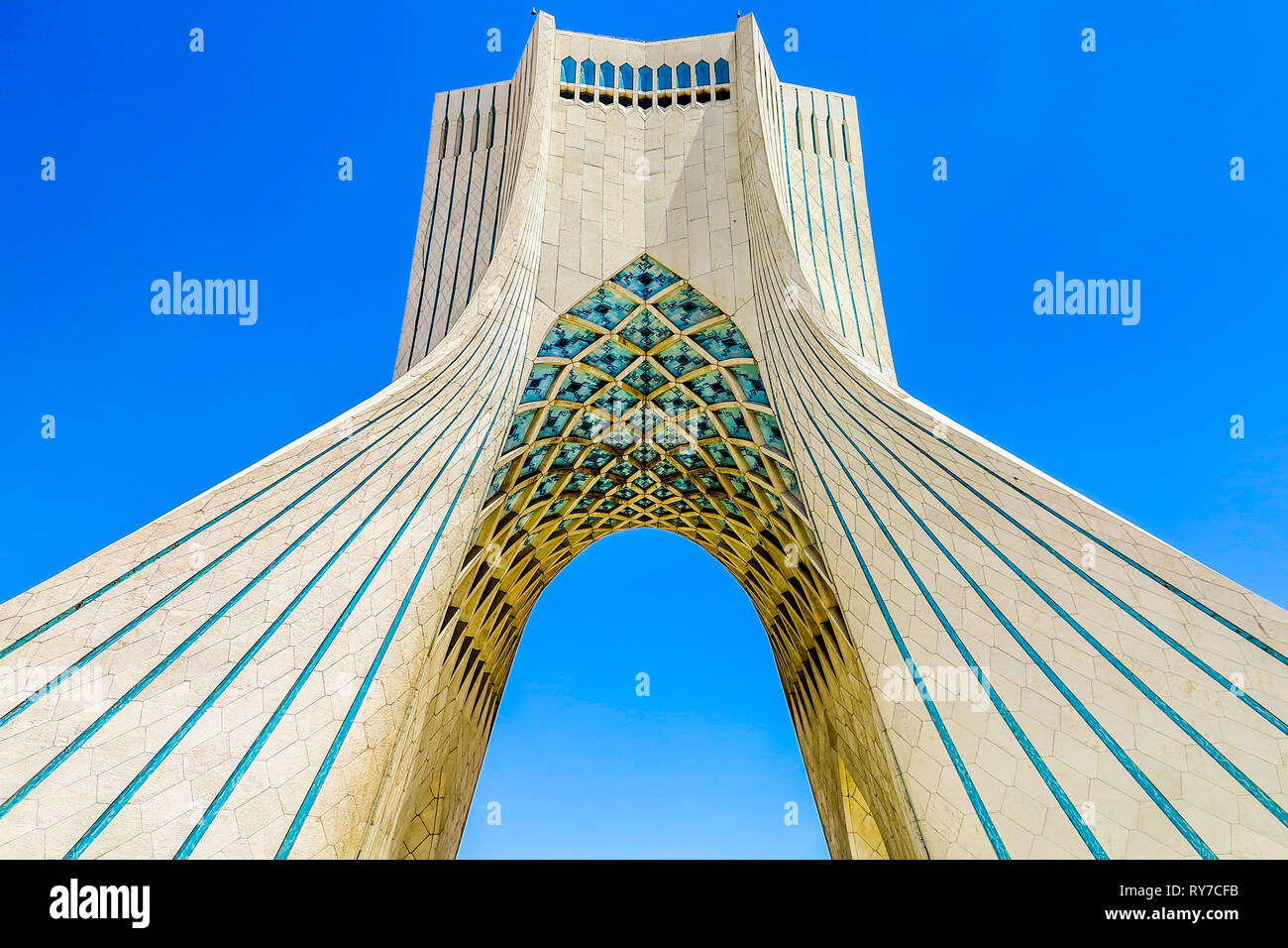 Tehran Borj-e Azadi Shahyad torre quadrata anteriore punto di vista Foto Stock