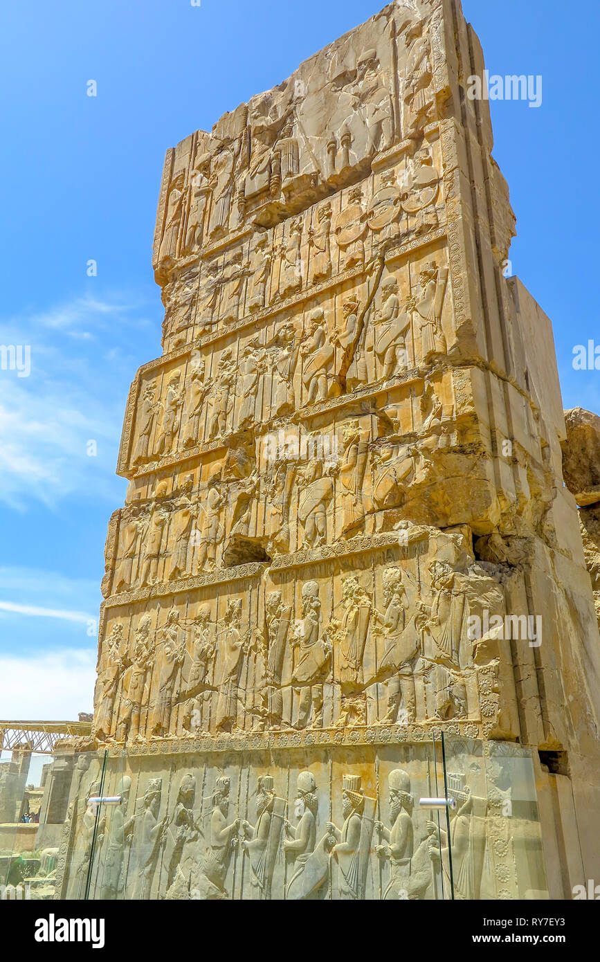 Persepolis sito storico muro Carving di Persiano antico soldati Foto Stock