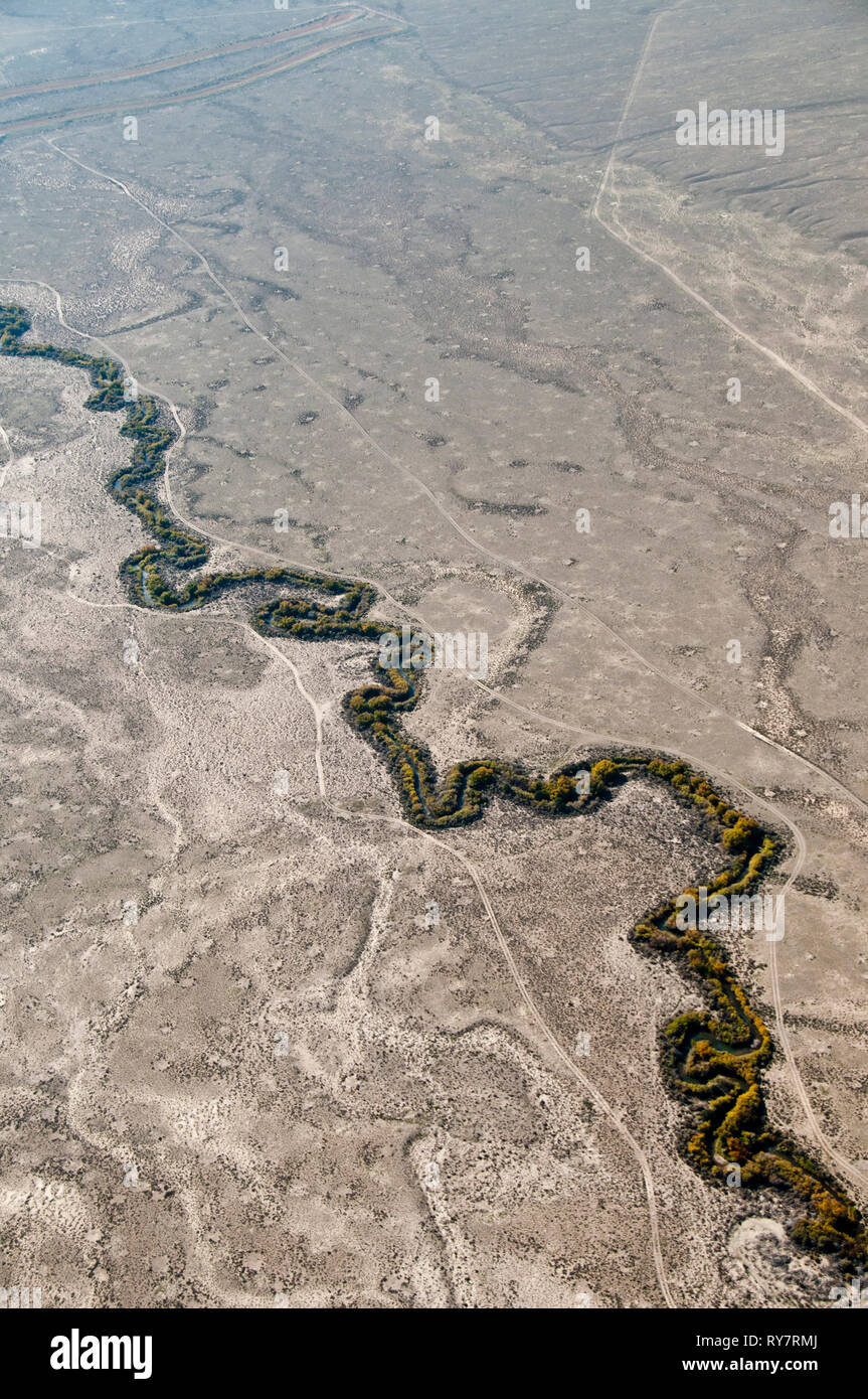 Meandri del flusso nel deserto nel deserto arido di habitat in sud-Idaho centrale Foto Stock