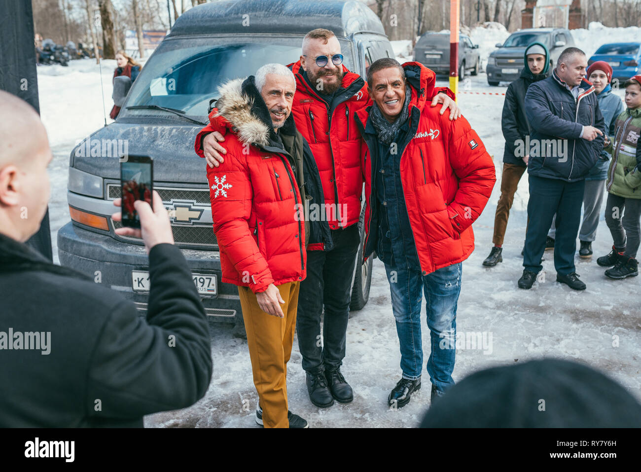 Regione di Mosca, FRYAZINO, GREBNEVO STATION WAGON - marzo 09 2019: Samy Naceri stella francese e attore del film Taxi e suo fratello Bibi Nacery visitando la Foto Stock