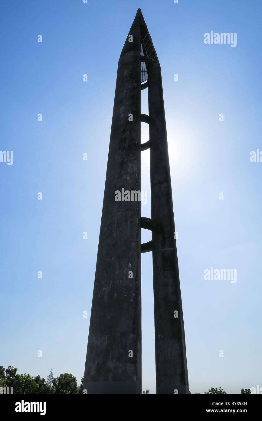 Santuario Capas obelisco durante 74Bataan Giorno Anniversario - Capas Santuario, Tarlac, Filippine Foto Stock