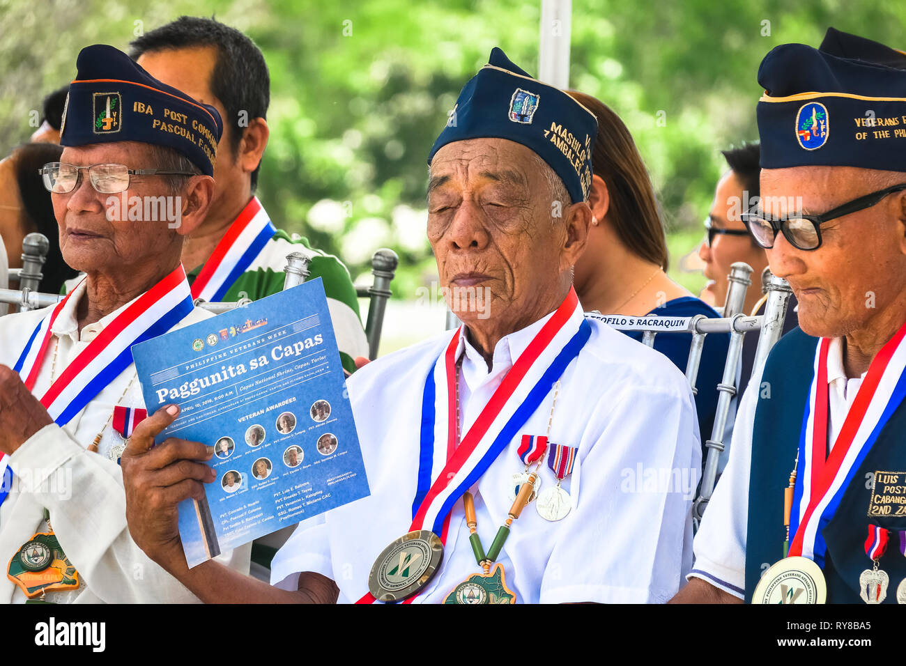 Il veterano della Seconda guerra mondiale i soldati a 74a Bataan Giorno Anniversario - Capas Santuario, Tarlac, Filippine Foto Stock