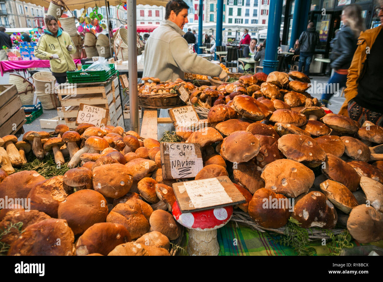 Mercato. La città di Bayonne. Bayona. Baiona. Atlantico Dipartimento Pirenei. Regione Aquitania. Labort (Lapurdi). Paese basco . Francia Foto Stock