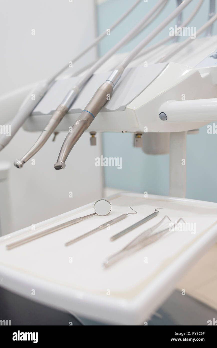 Close-up di apparecchiature dentali in studio dentistico Foto Stock