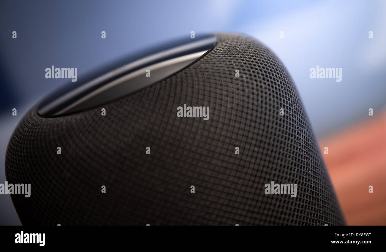 Detal colpi di smart speaker homepod colorato Foto Stock