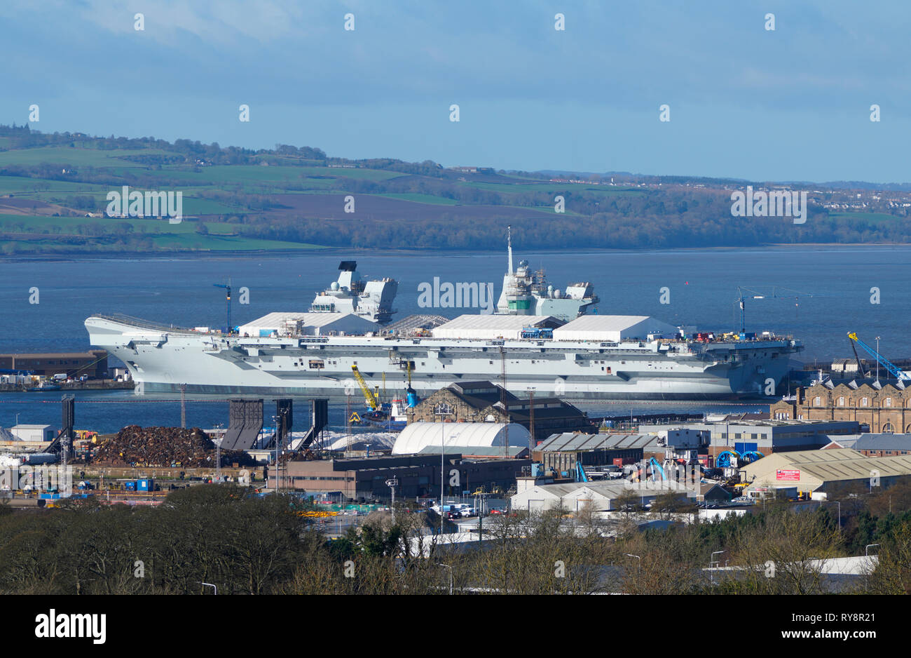 11 marzo, 2019. Royal Navy HMS Prince of Wales portaerei in costruzione a Babcock Marine cantiere Rosyth Dockyard in Fife, Scozia, Regno Unito Foto Stock