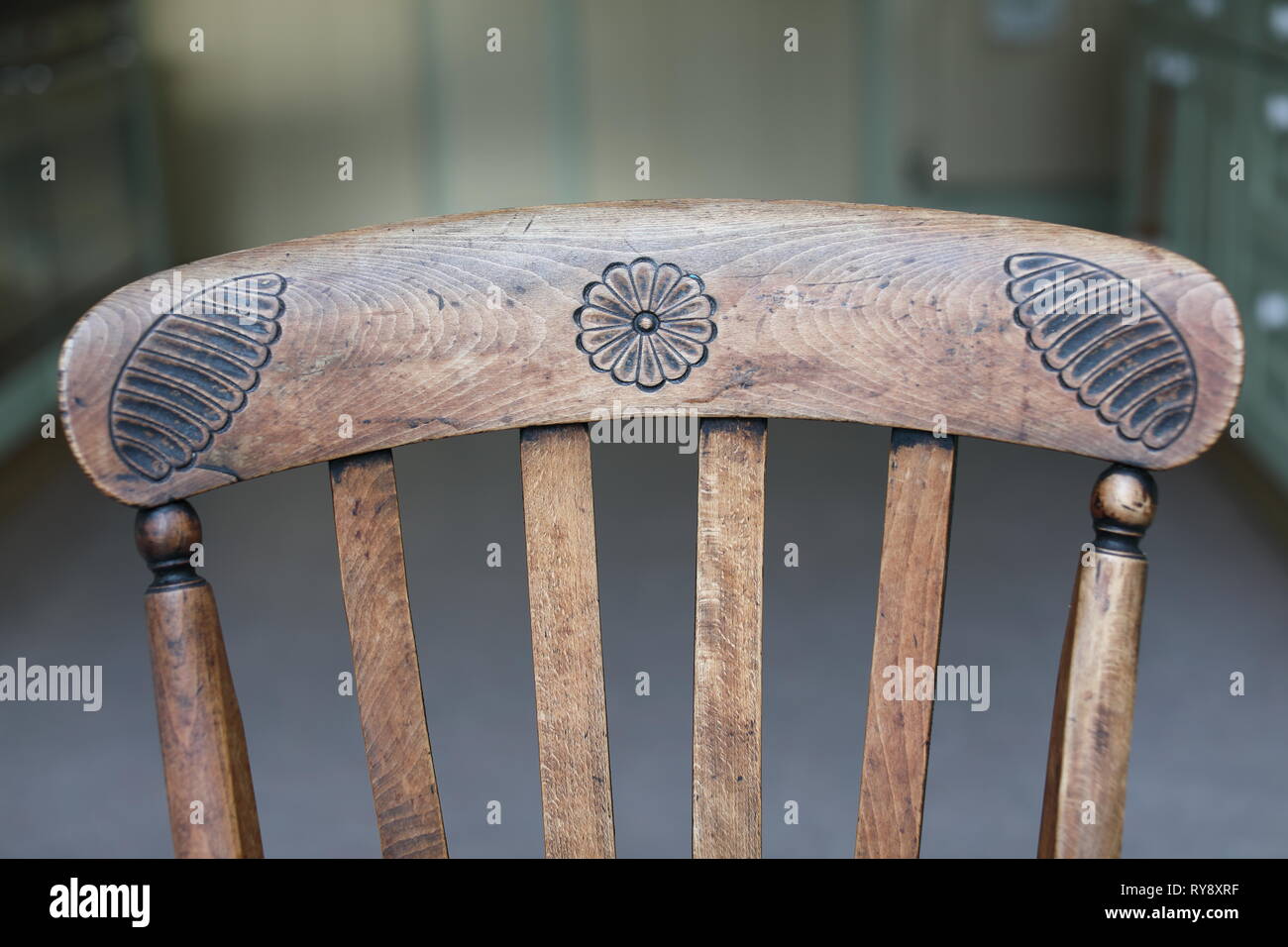 Schienale che mostra il carving Foto Stock