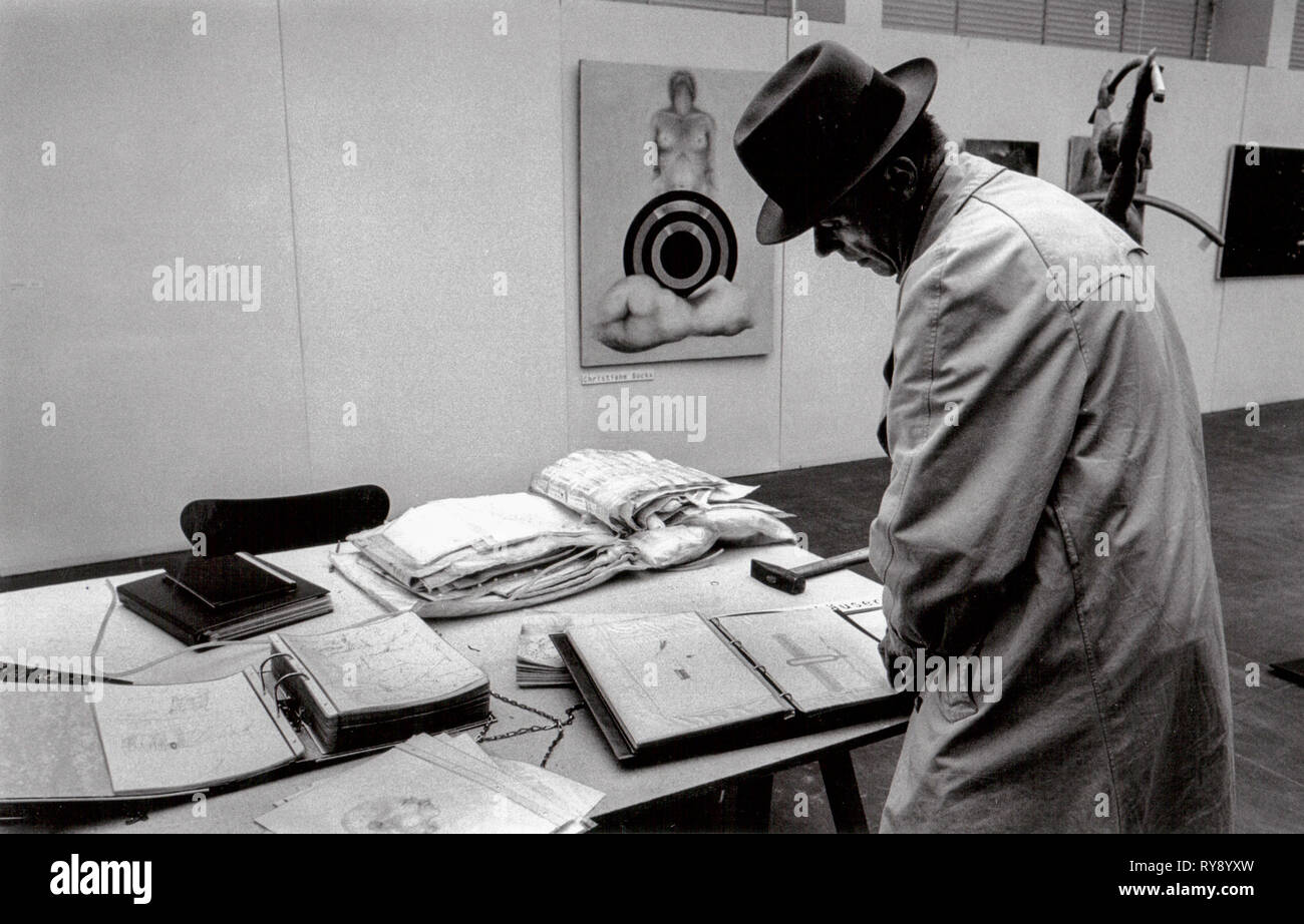 Artista tedesco Joseph Beuys all esposizione dei suoi studenti, Francoforte, Germania Foto Stock