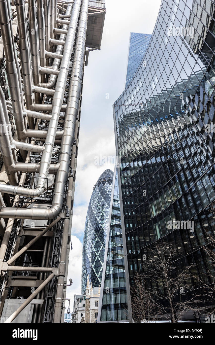 In vetro e acciaio sono i materiali di scelta per la Lloyds di Londra, 'Gherkin', 'Scalpel' e Willis edifici della città di Londra Foto Stock