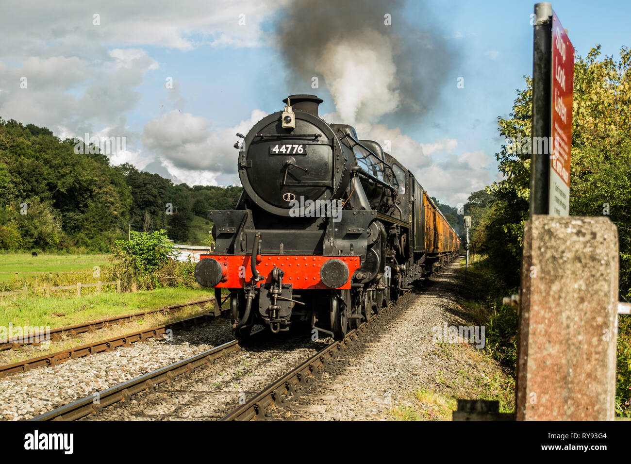 Classe Stanier 5 4-6-0 n. 44776 sull approccio a Pickering Foto Stock