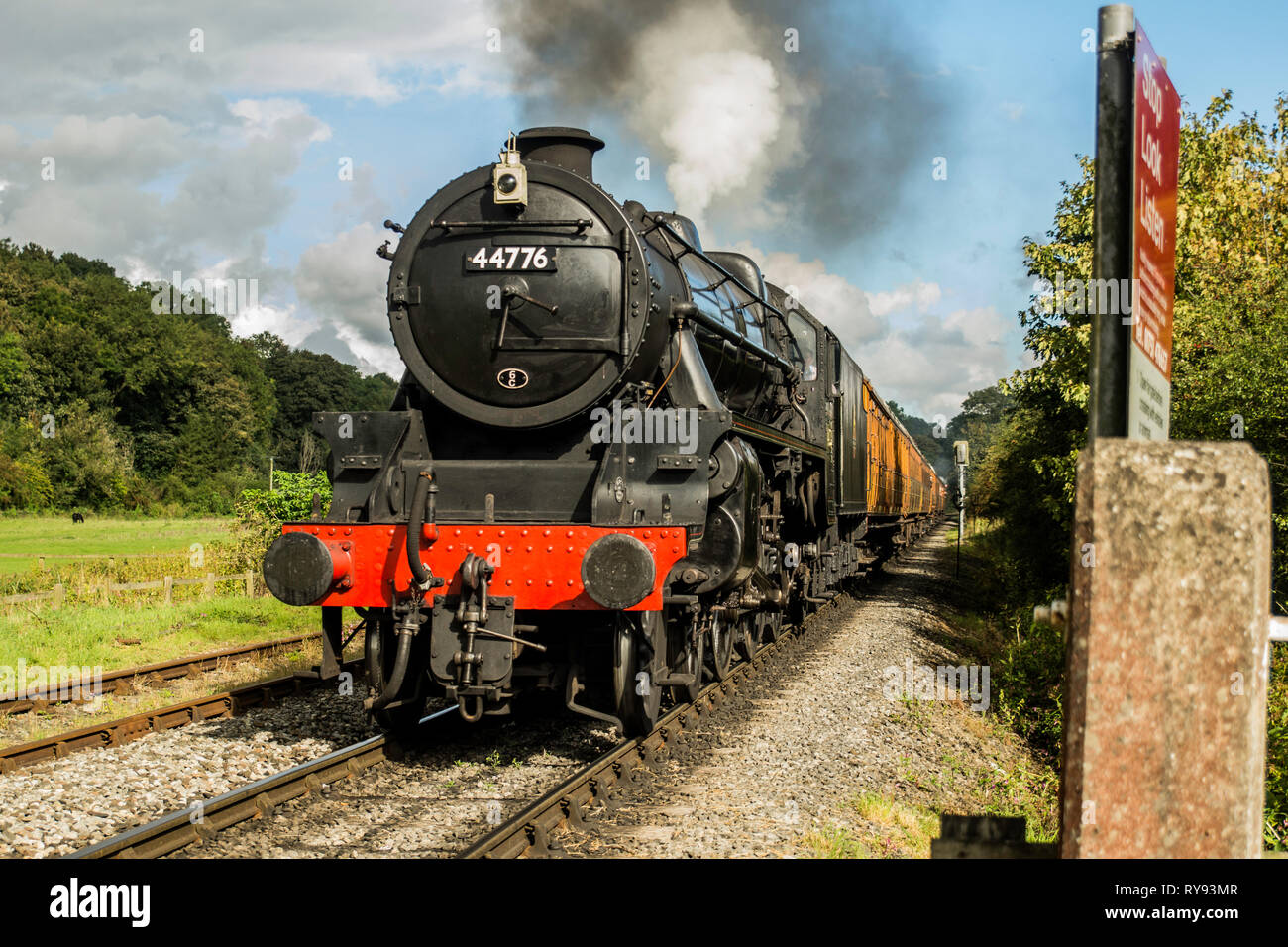 Classe Stanier 5 4-6-0 n. 44776 sull approccio a Pickering Foto Stock