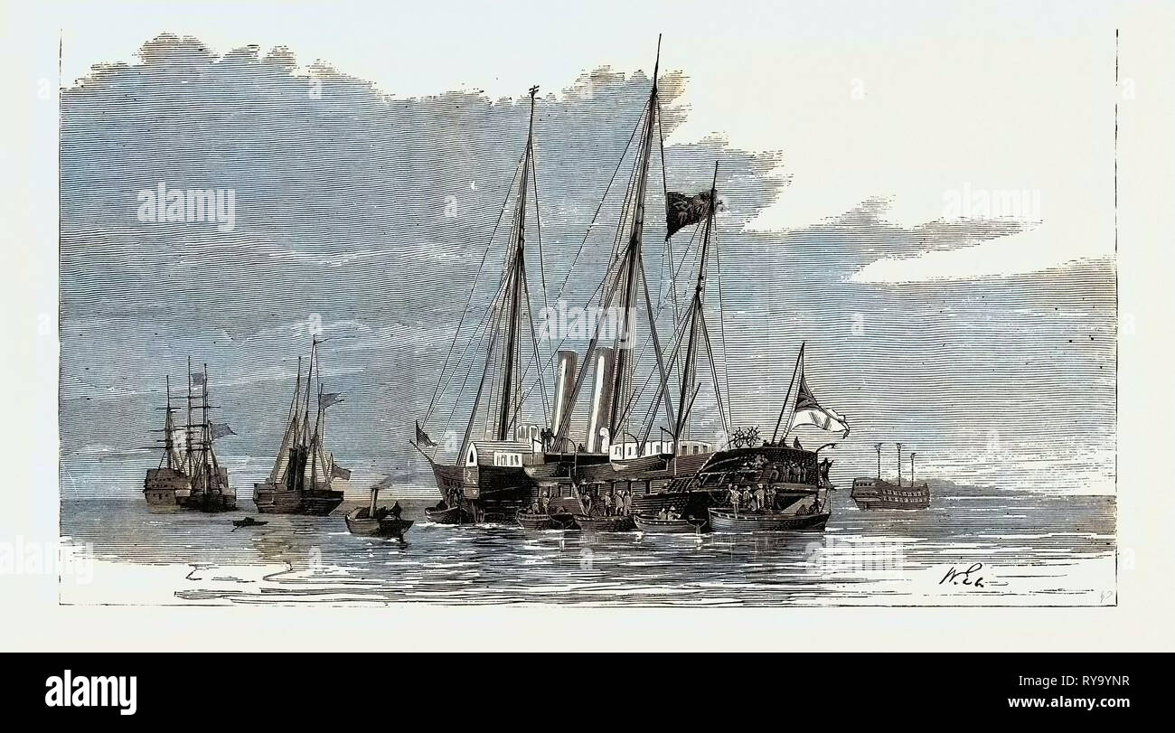 Alla fine del duca di Albany: il Royal Yacht Osborne e di Alberta e Admiralty Yacht incantatrice essendo vestite di nero in Portsmouth Porto la sera prima della loro partenza per Cherbourg Foto Stock