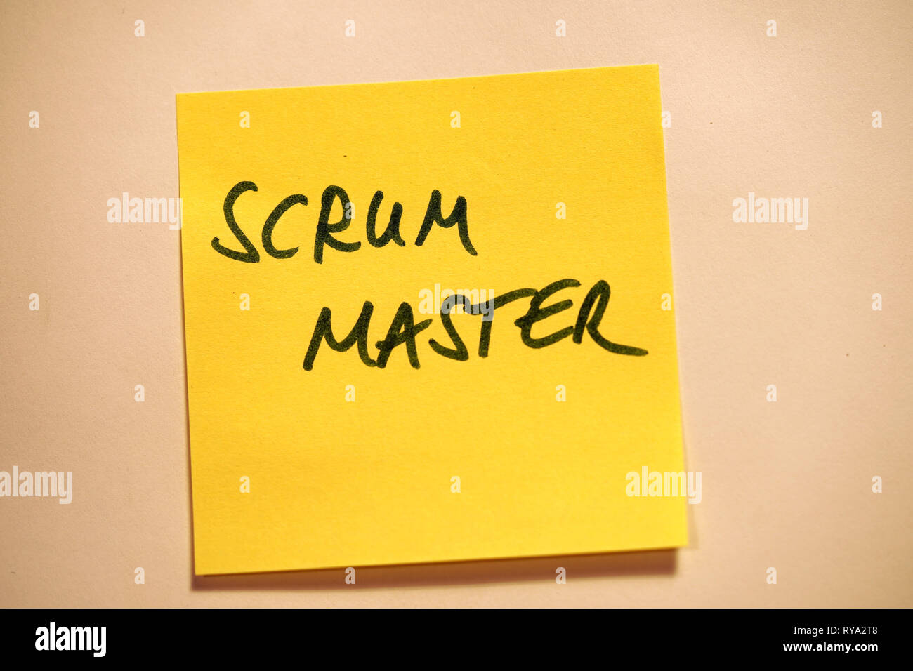 Bigliettino giallo SCRUM Agile Scrum Master Foto Stock