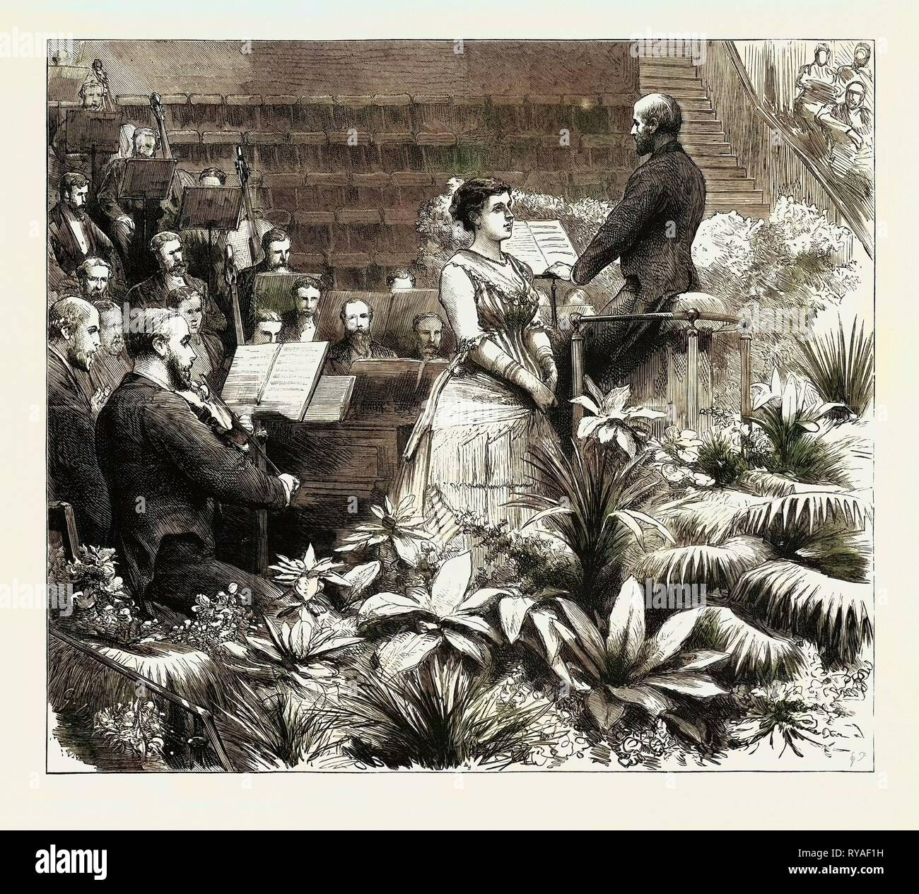 Il Duca di Edimburgo disegni Madame Marie Roze a livello amatoriale orchestrale della società con un concerto presso la Royal Albert Hall di Londra Foto Stock