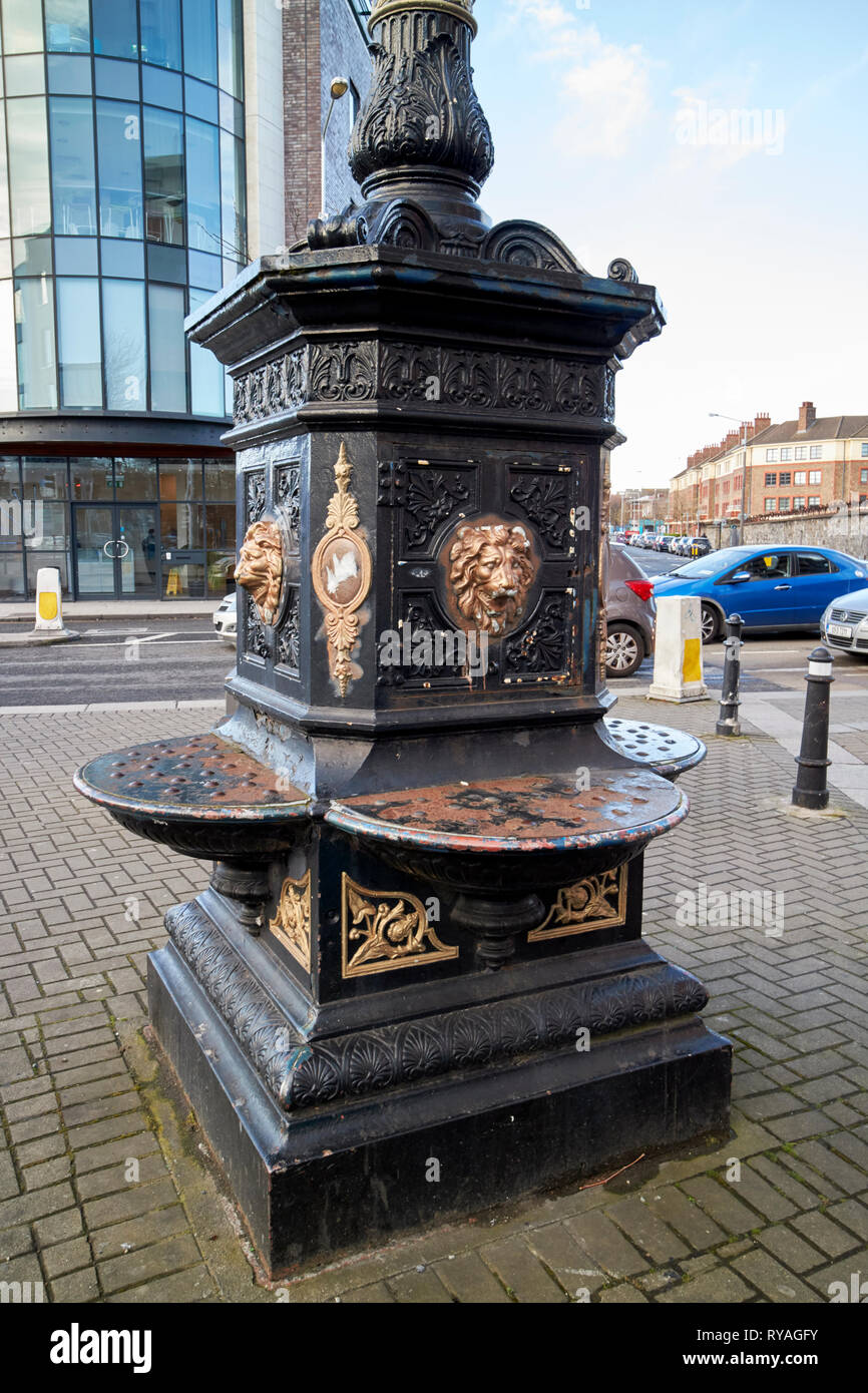 Close up della fontana dettaglio su cinque lampade amiens street a Dublino Repubblica di Irlanda Europa Foto Stock